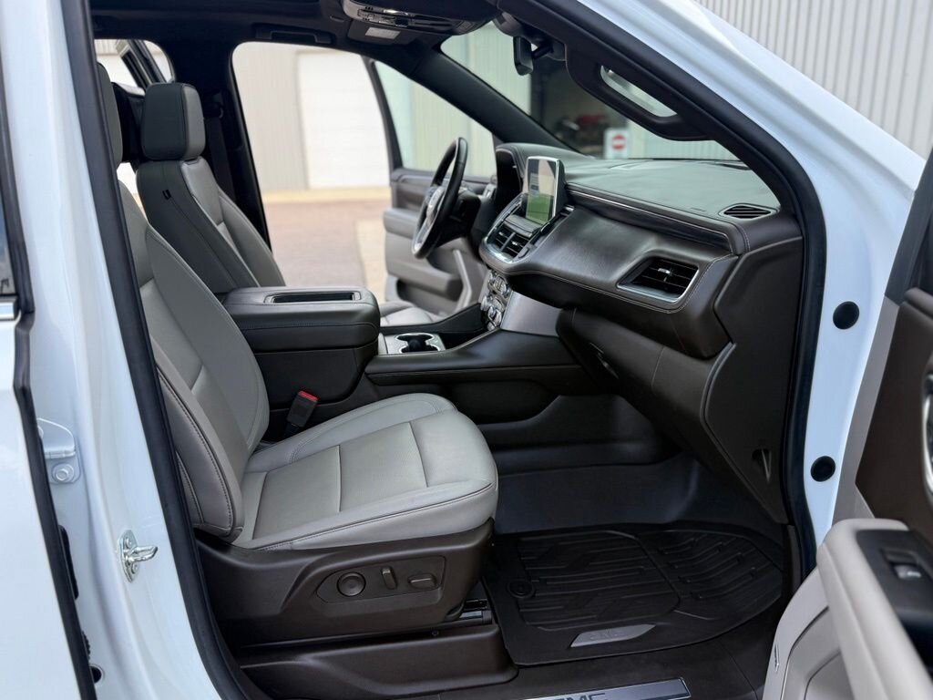 2023 GMC Yukon XL SLT   - Photo 42 - Martin, TN 38237