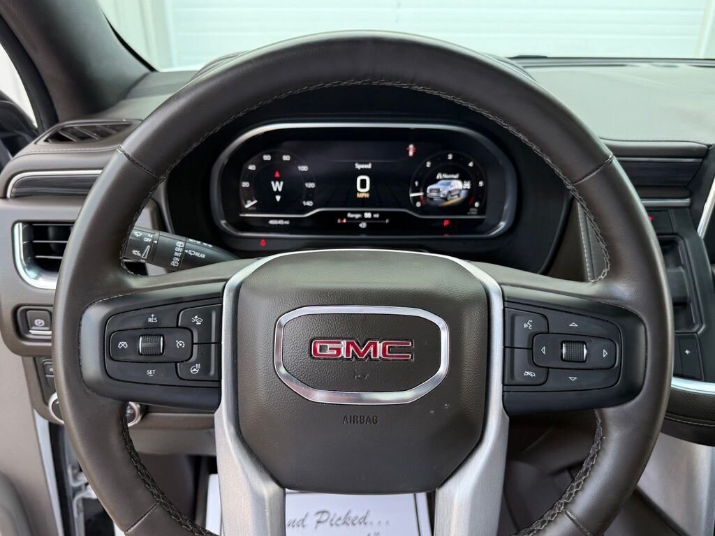 2023 GMC Yukon XL SLT   - Photo 17 - Martin, TN 38237