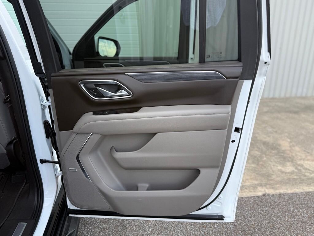 2023 GMC Yukon XL SLT   - Photo 40 - Martin, TN 38237