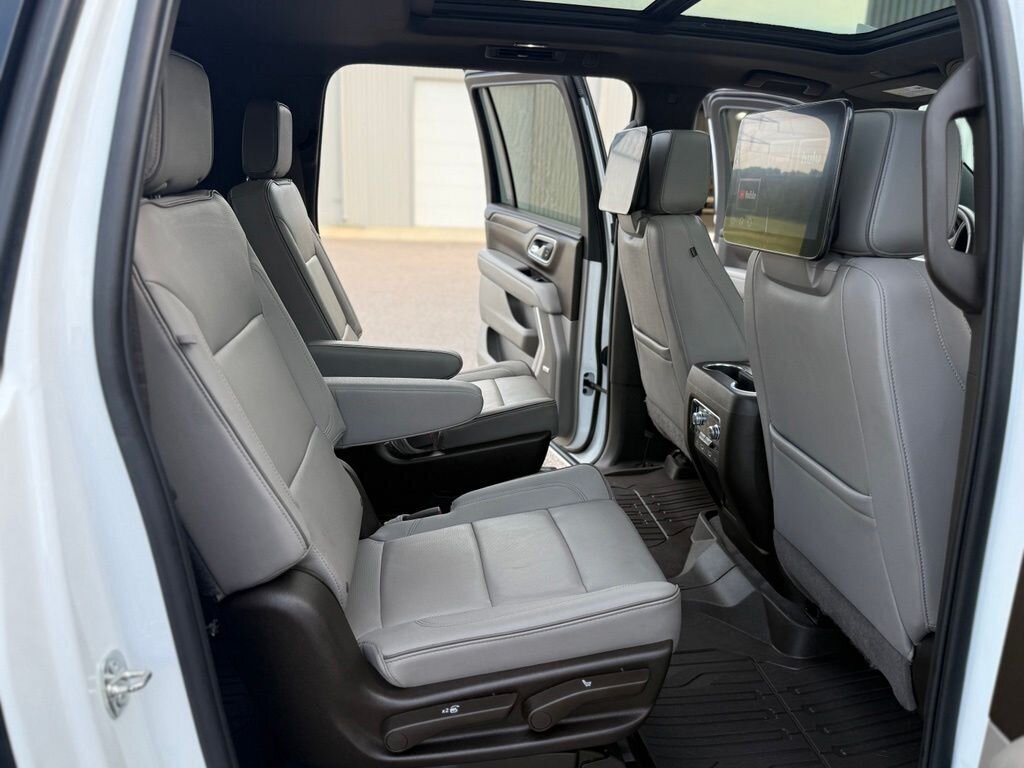 2023 GMC Yukon XL SLT   - Photo 37 - Martin, TN 38237