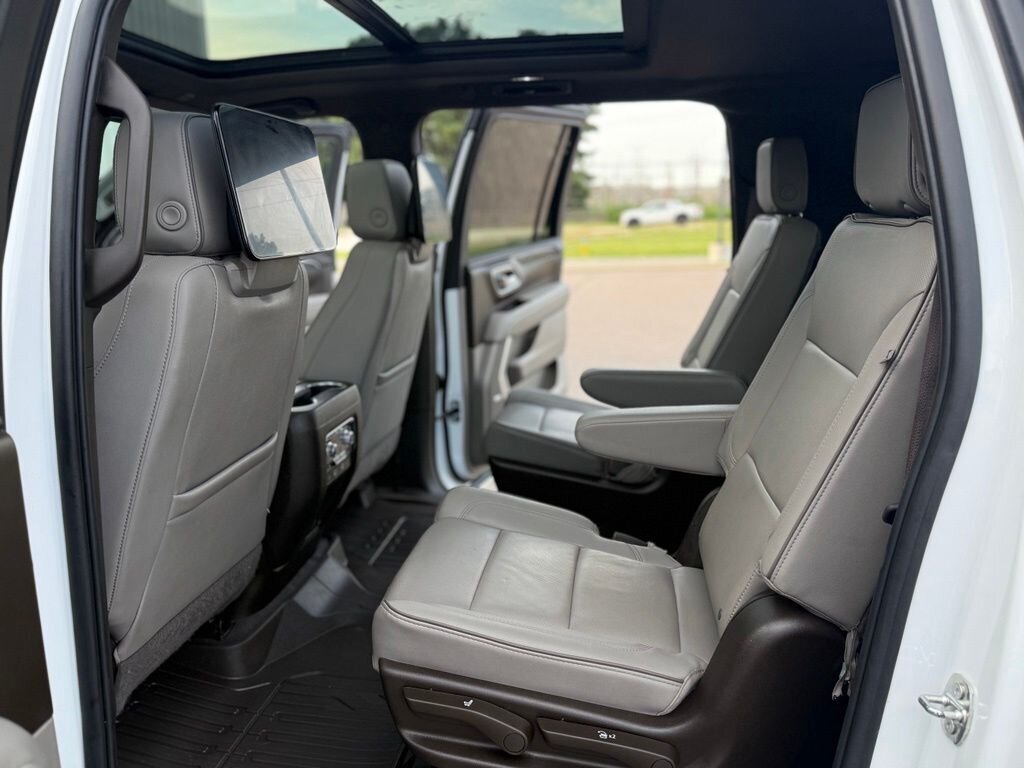 2023 GMC Yukon XL SLT   - Photo 32 - Martin, TN 38237