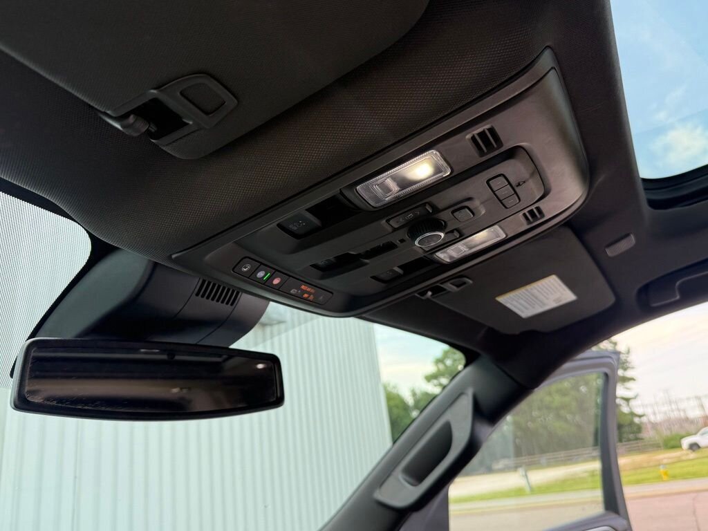 2023 GMC Yukon XL SLT   - Photo 27 - Martin, TN 38237