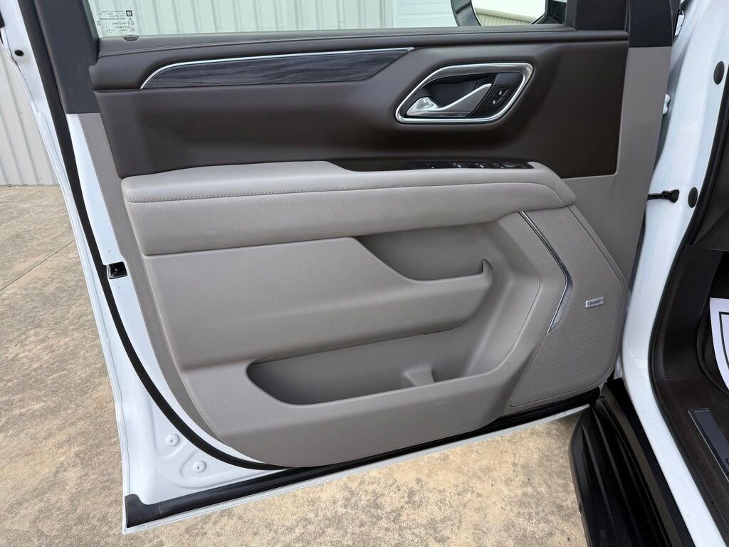 2023 GMC Yukon XL SLT   - Photo 30 - Martin, TN 38237