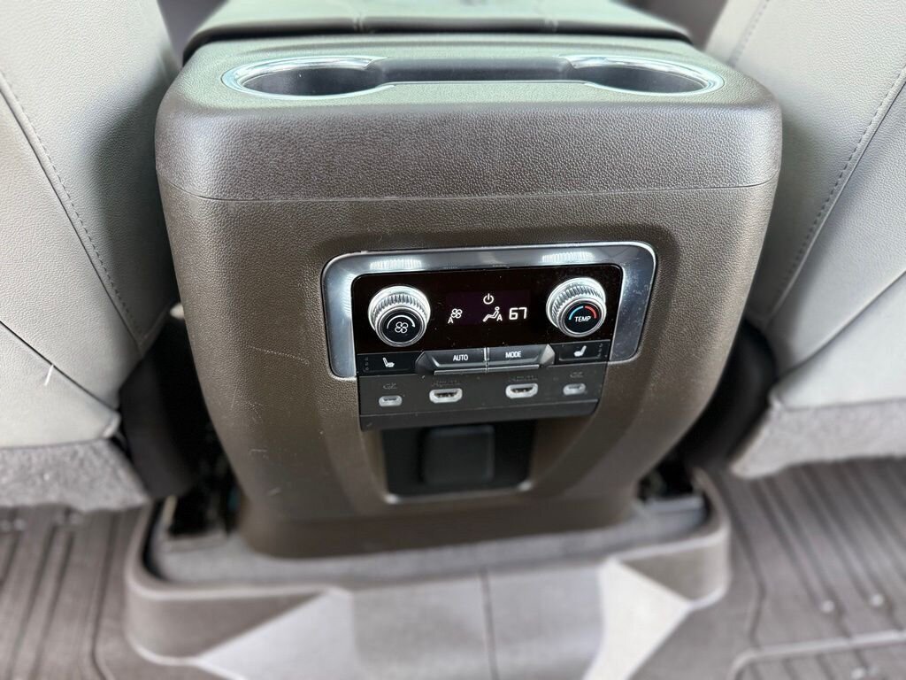2023 GMC Yukon XL SLT   - Photo 33 - Martin, TN 38237
