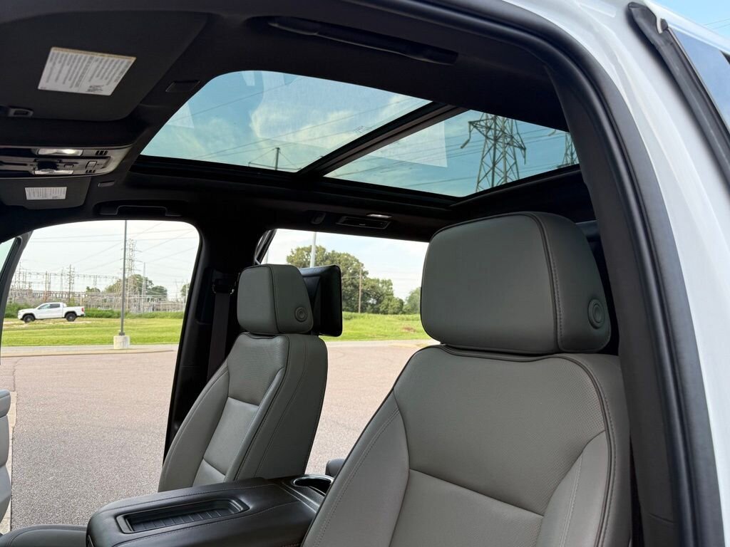 2023 GMC Yukon XL SLT   - Photo 29 - Martin, TN 38237