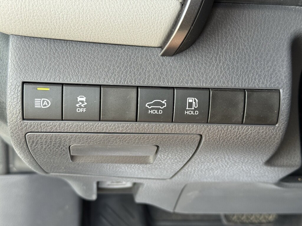 2019 Toyota Camry XSE - Photo 32 - Martin, TN 38237