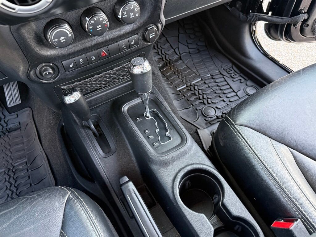 2014 Jeep Wrangler Unlimited Unlimited Sahara - Photo 21 - Martin, TN 38237