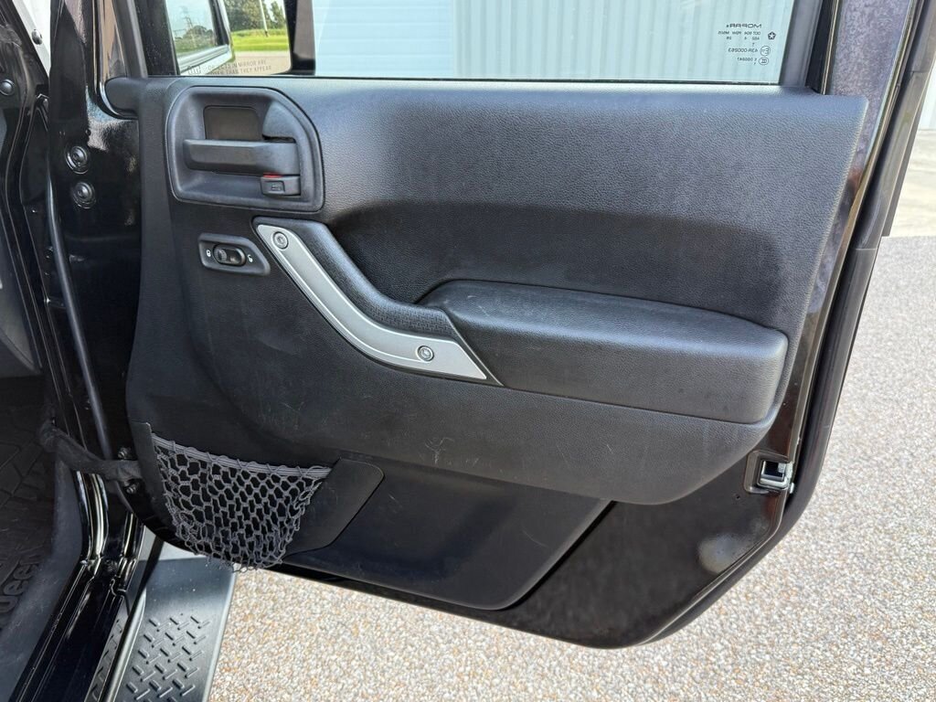 2014 Jeep Wrangler Unlimited Unlimited Sahara - Photo 34 - Martin, TN 38237
