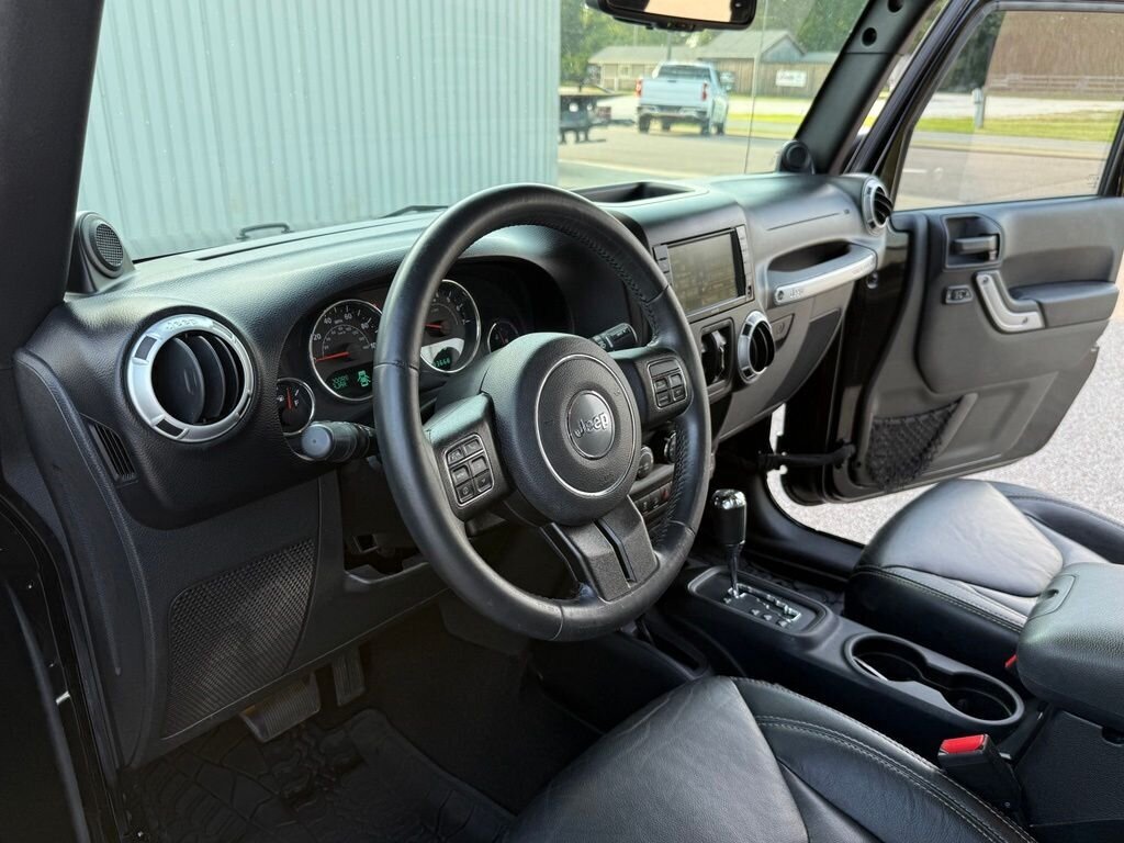 2014 Jeep Wrangler Unlimited Unlimited Sahara - Photo 17 - Martin, TN 38237