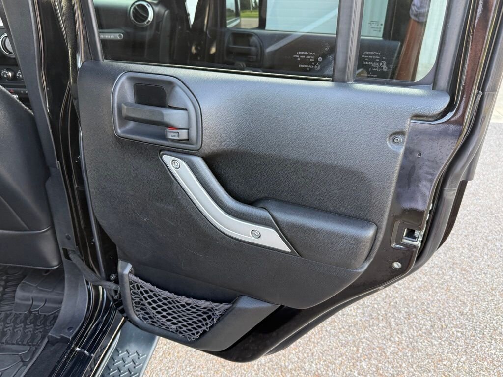 2014 Jeep Wrangler Unlimited Unlimited Sahara - Photo 29 - Martin, TN 38237