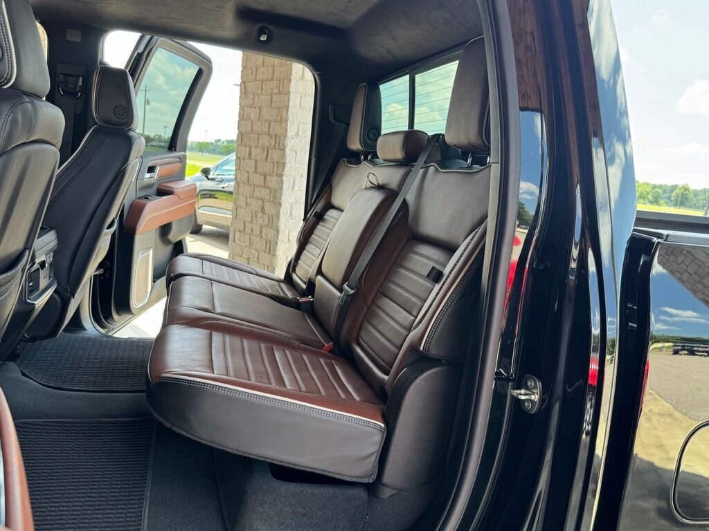 2024 GMC Sierra 3500HD Denali Ultimate   - Photo 38 - Martin, TN 38237