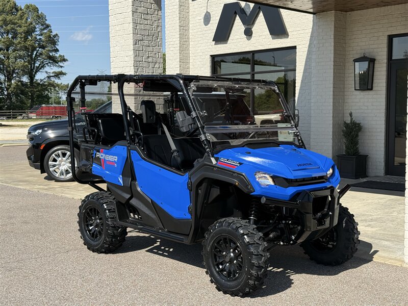 2022 Honda Pioneer 1000-5 Deluxe  
