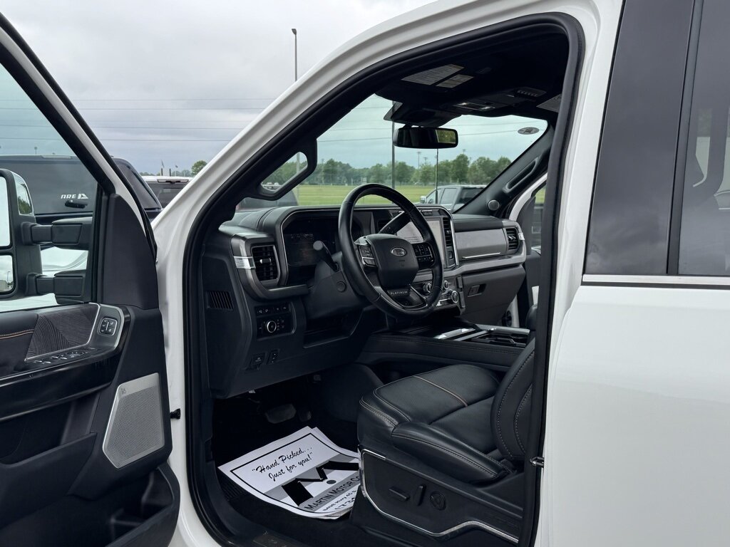 2024 Ford F-450 Super Duty Platinum DRW - Photo 24 - Martin, TN 38237