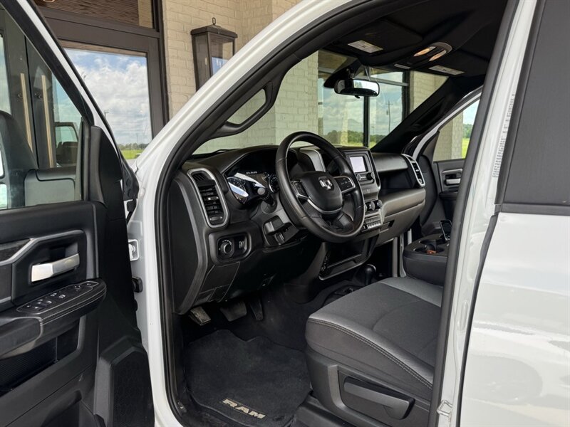 2024 RAM 3500 SLT - Photo 2 - Martin, TN 38237