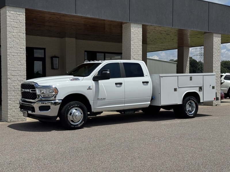 2024 RAM 3500 SLT - Photo 4 - Martin, TN 38237