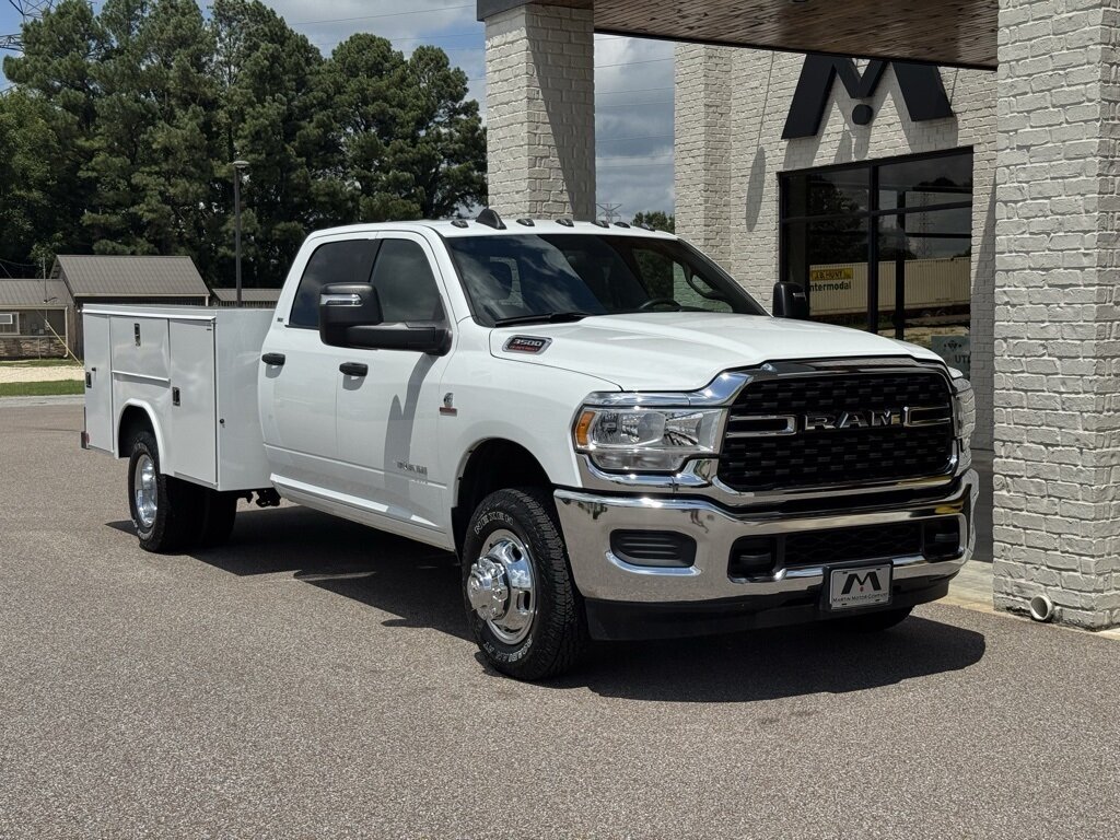 2024 RAM 3500 SLT - Photo 21 - Martin, TN 38237