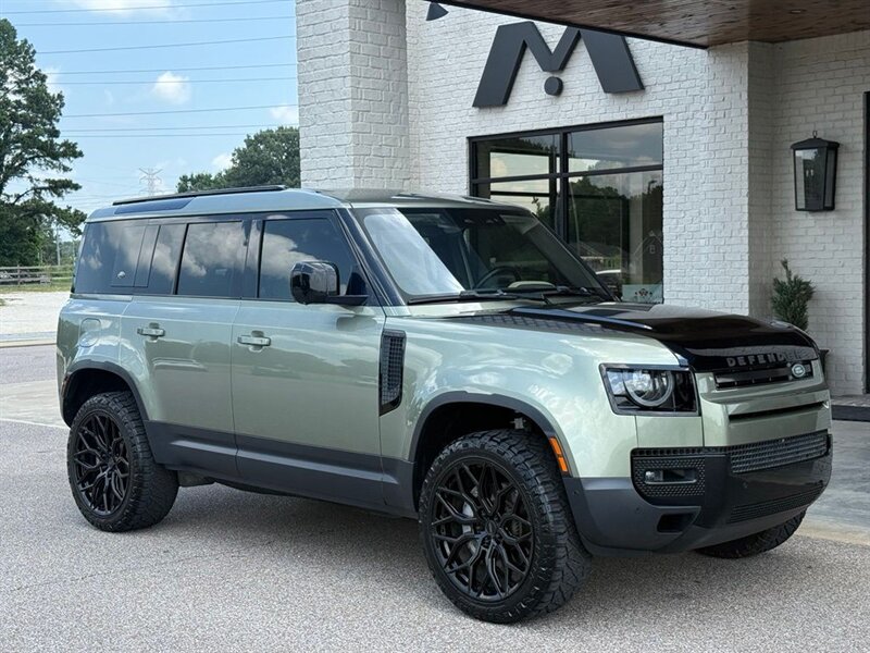 2020 Land Rover Defender SE's photo