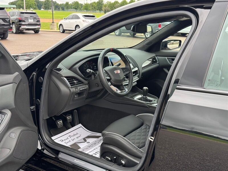 2022 Cadillac CT5-V SERIES BLACKWING   - Photo 2 - Martin, TN 38237