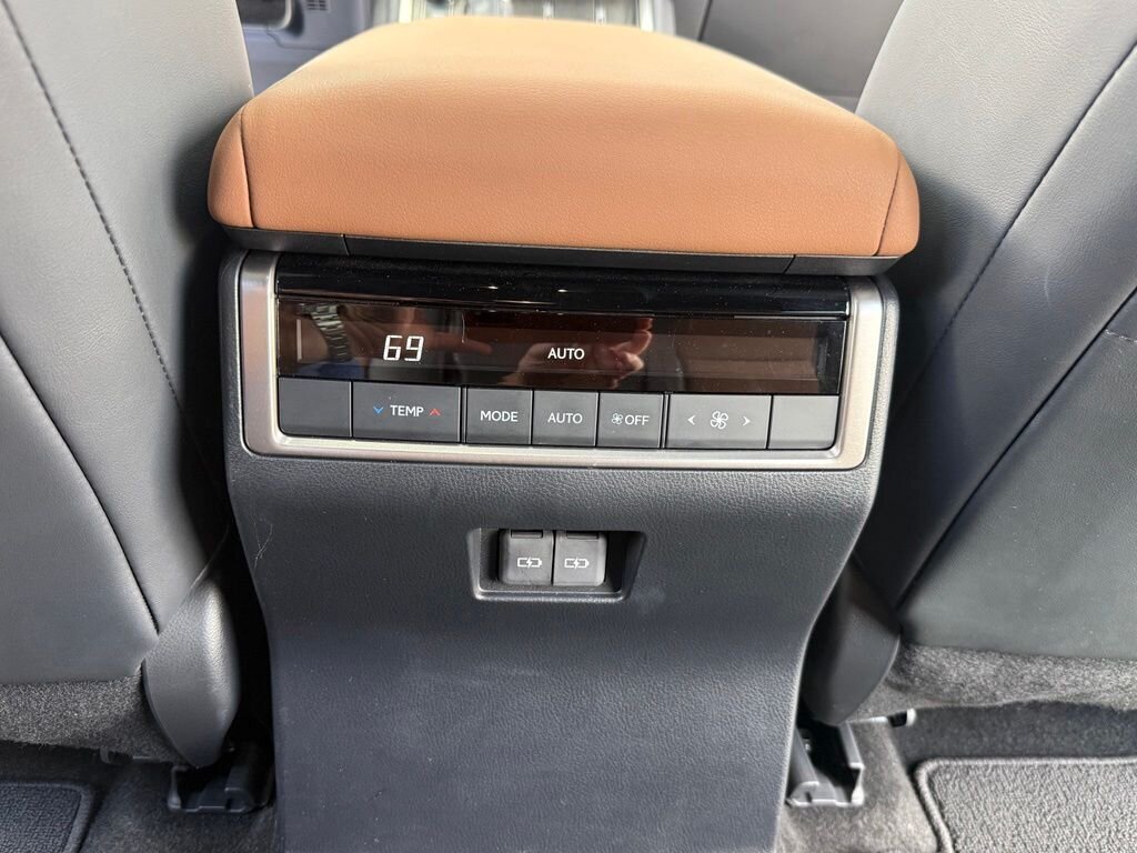2025 Lexus GX 550 Premium - Photo 34 - Martin, TN 38237
