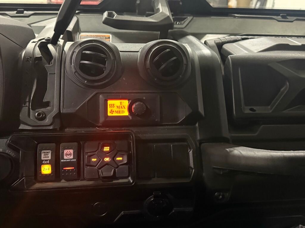 2024 Can-Am Defender MAX LIMITED   - Photo 15 - Martin, TN 38237
