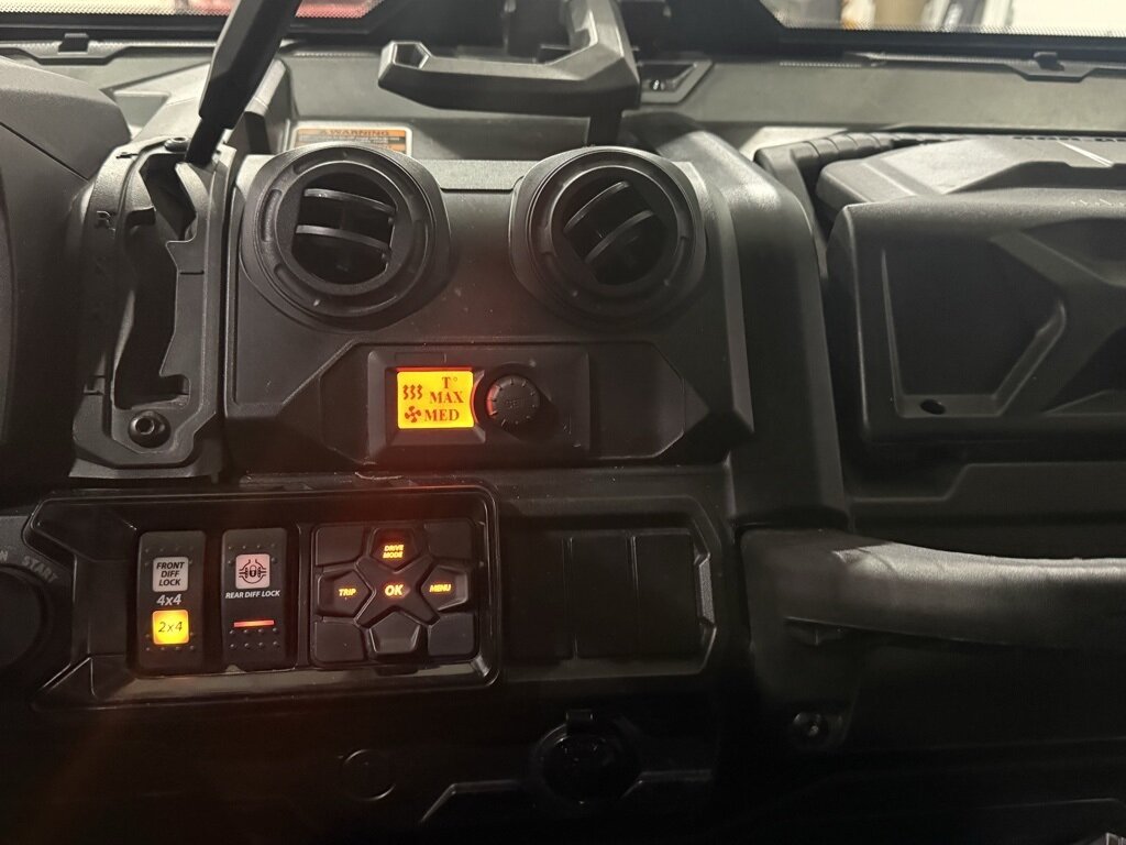 2024 Can-Am Defender MAX LIMITED   - Photo 31 - Martin, TN 38237