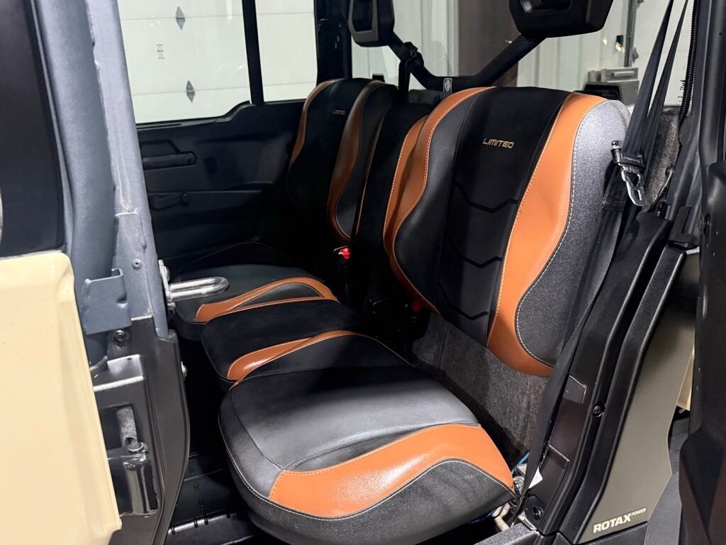 2024 Can-Am Defender MAX LIMITED   - Photo 12 - Martin, TN 38237