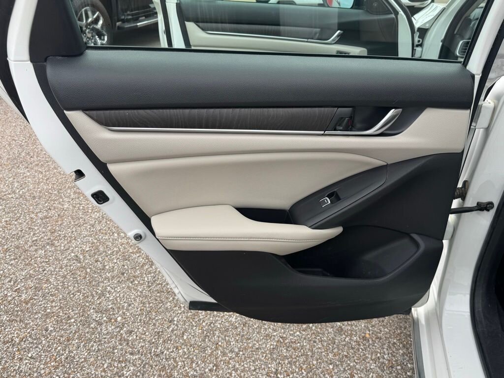 2019 Honda Accord EX-L   - Photo 39 - Martin, TN 38237
