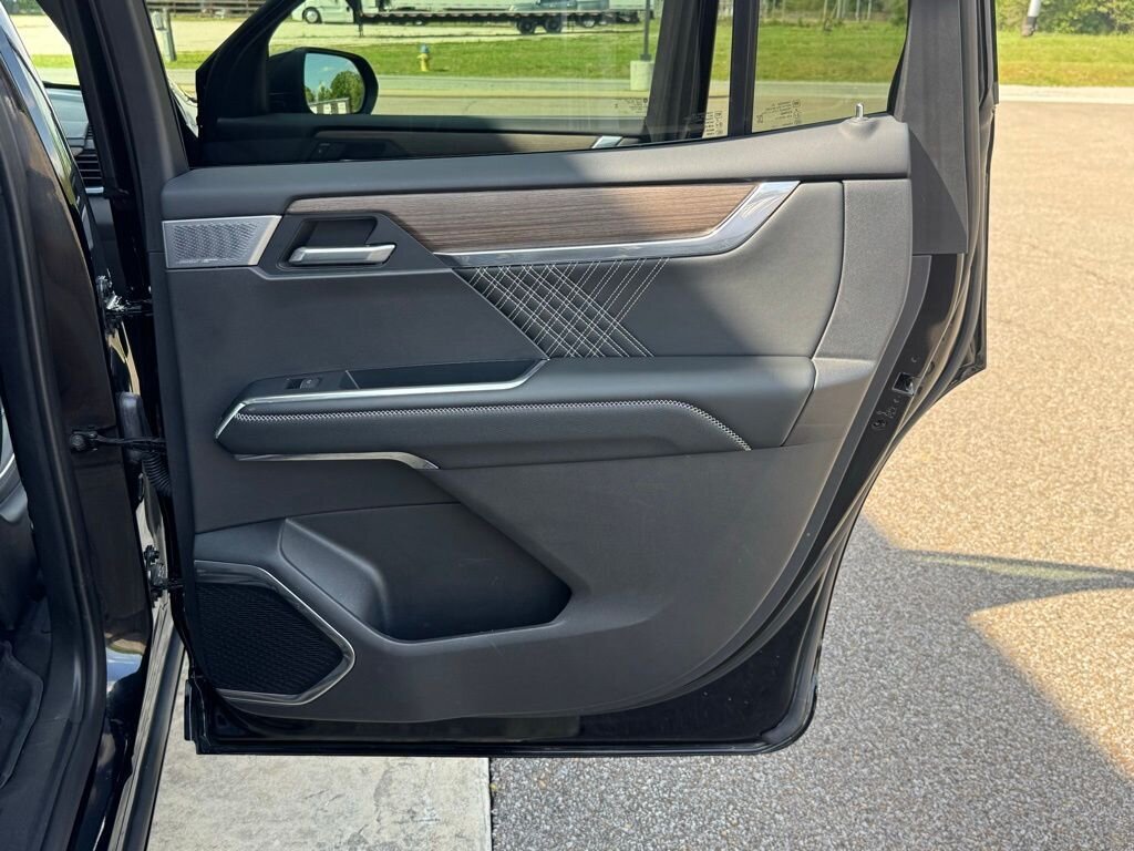 2024 GMC Acadia Denali - Photo 39 - Martin, TN 38237