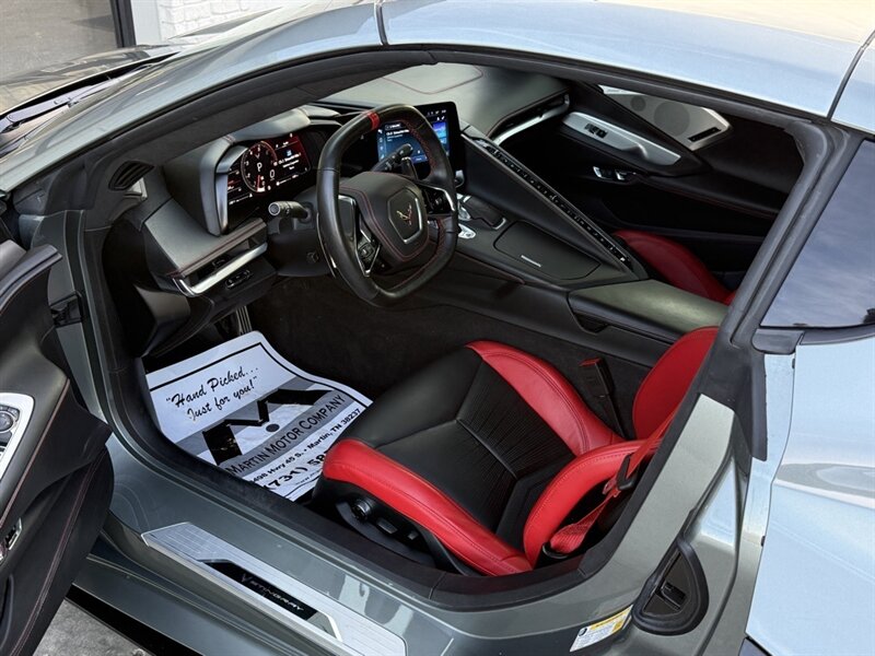 2024 Chevrolet Corvette Stingray 3LT photo 2