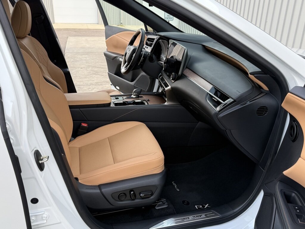 2025 Lexus RX 350 350 Premium   - Photo 36 - Martin, TN 38237