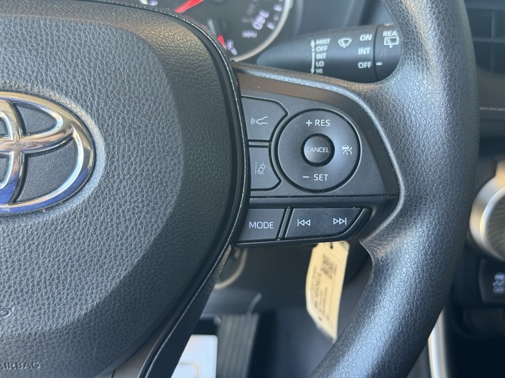 2021 Toyota RAV4 LE photo 22