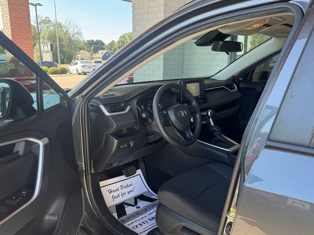 2021 Toyota RAV4 LE - Photo 20 - Martin, TN 38237