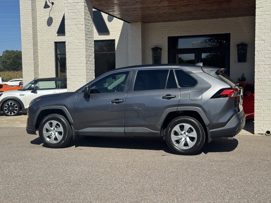 2021 Toyota RAV4 LE photo 6