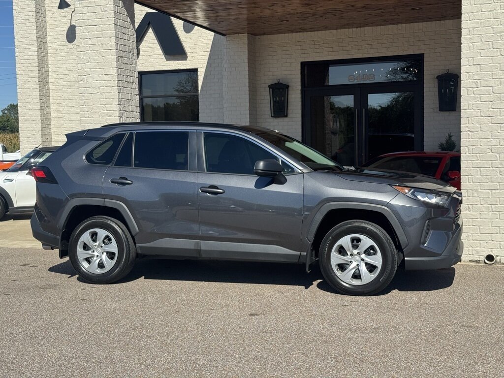 2021 Toyota RAV4 LE photo 14