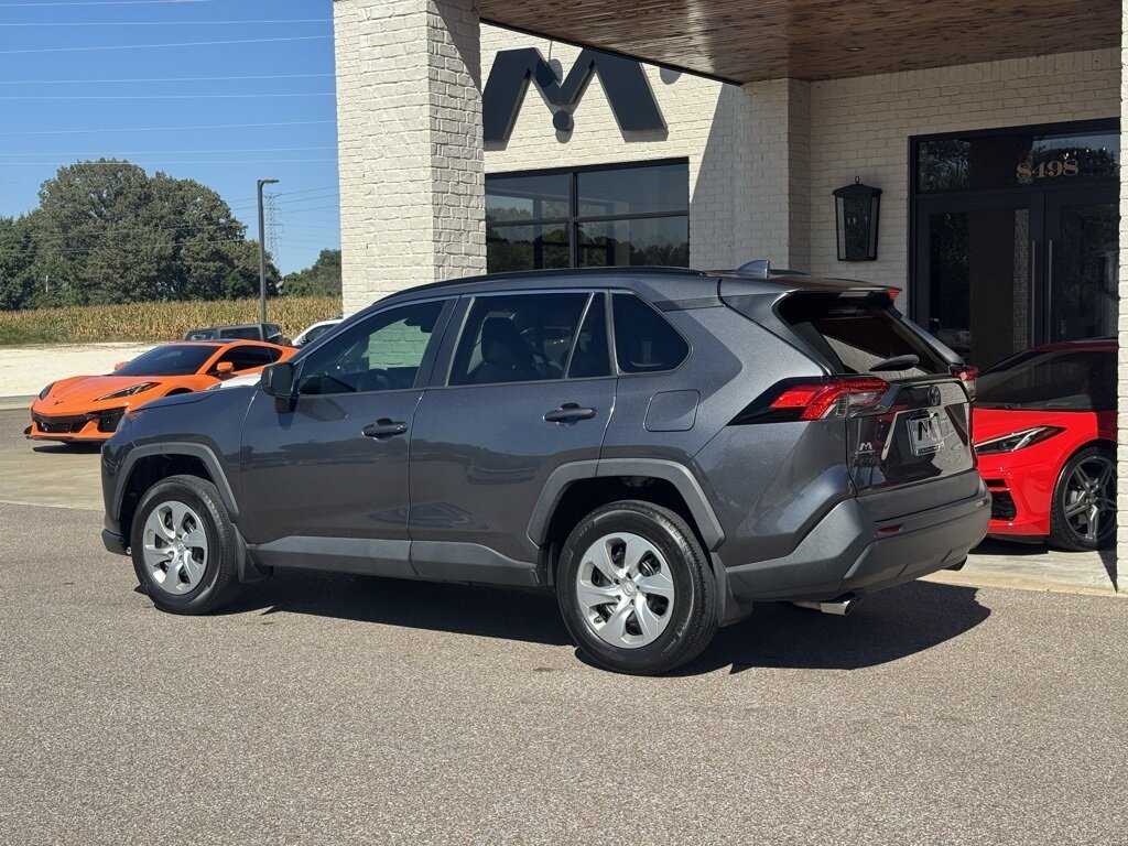 2021 Toyota RAV4 LE photo 7