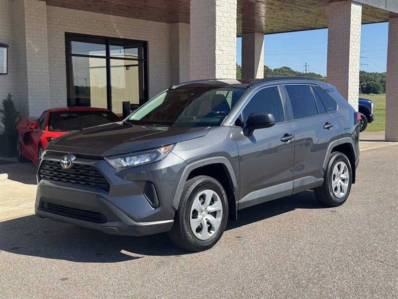 2021 Toyota RAV4 LE photo 2