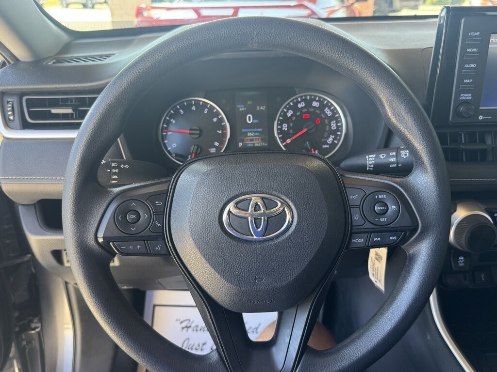 2021 Toyota RAV4 LE photo 19