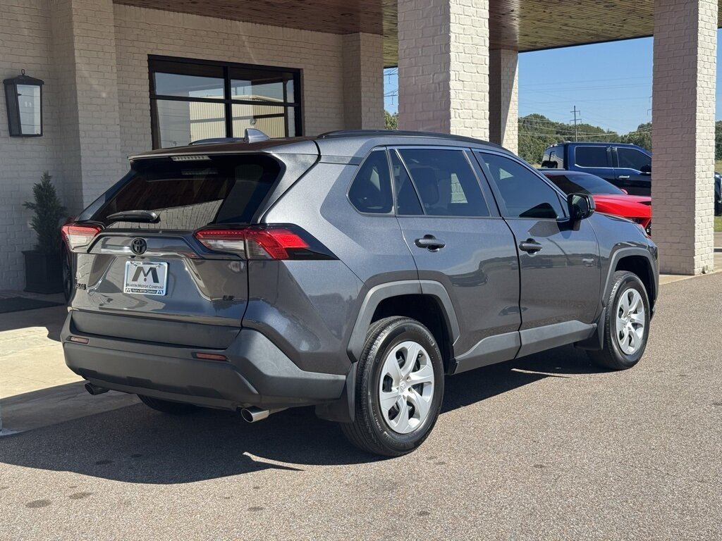 2021 Toyota RAV4 LE photo 10