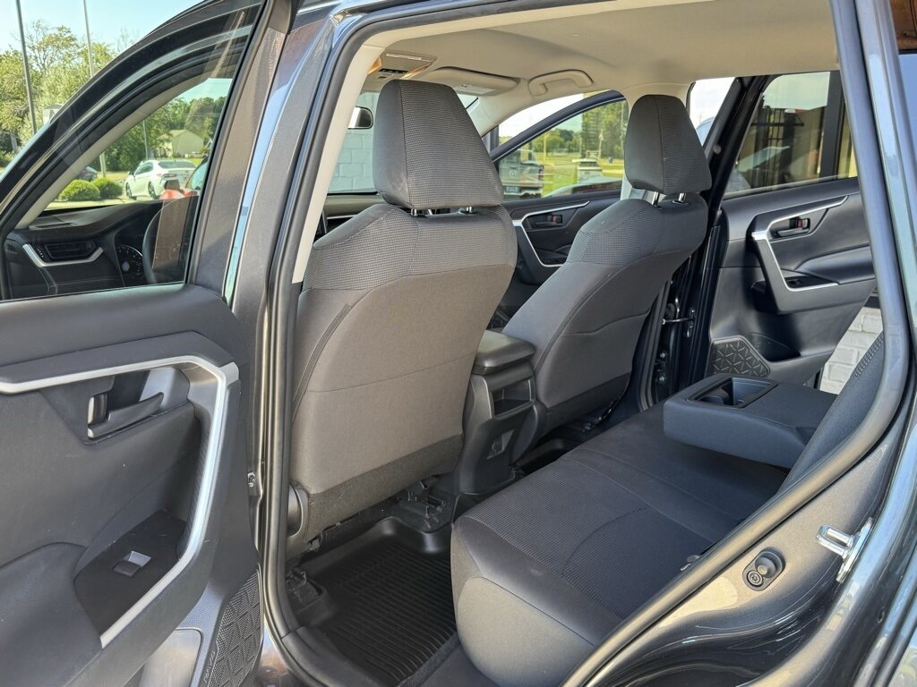 2021 Toyota RAV4 LE photo 30