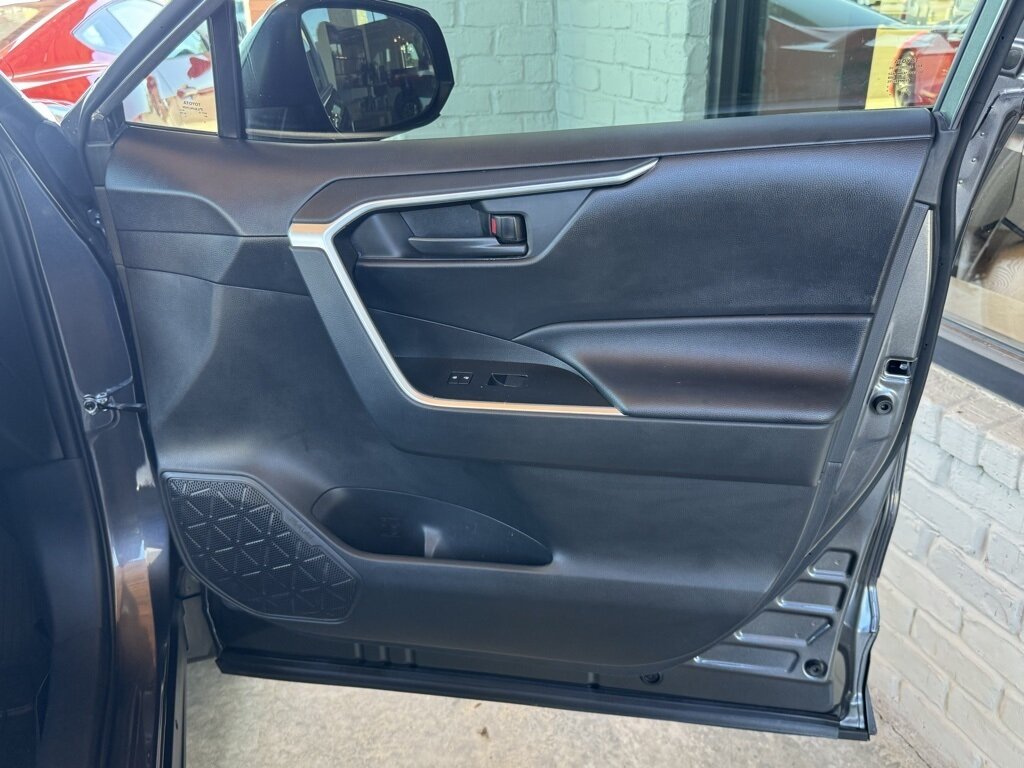 2021 Toyota RAV4 LE photo 39