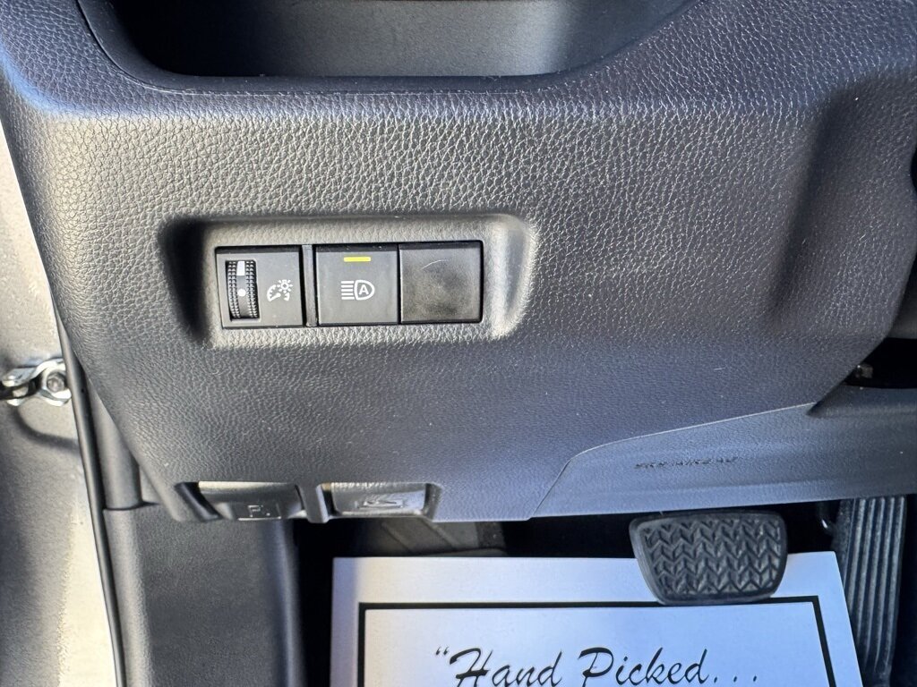 2021 Toyota RAV4 LE photo 27