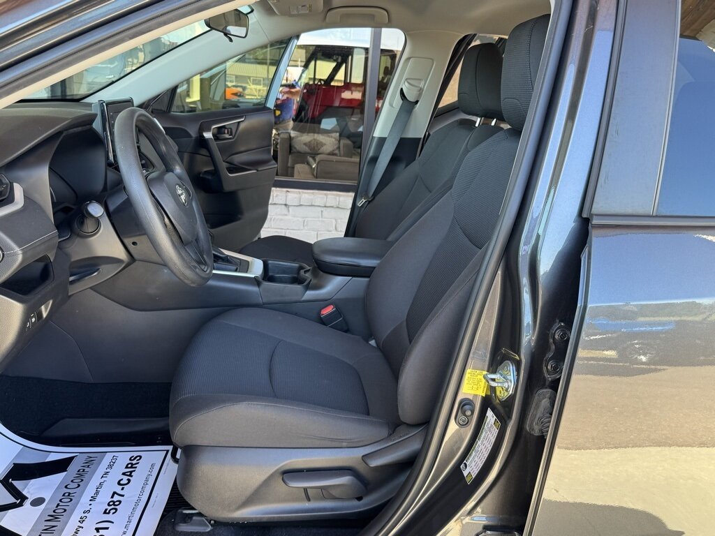 2021 Toyota RAV4 LE photo 29