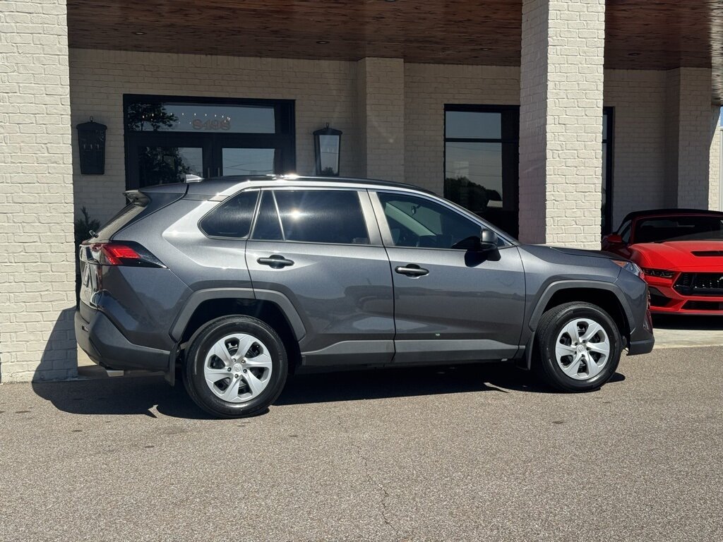 2021 Toyota RAV4 LE photo 12