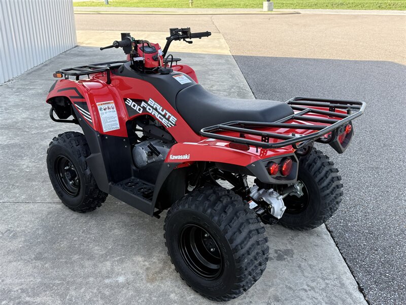 2024 Kawasaki Brute Force 300 - Photo 3 - Martin, TN 38237