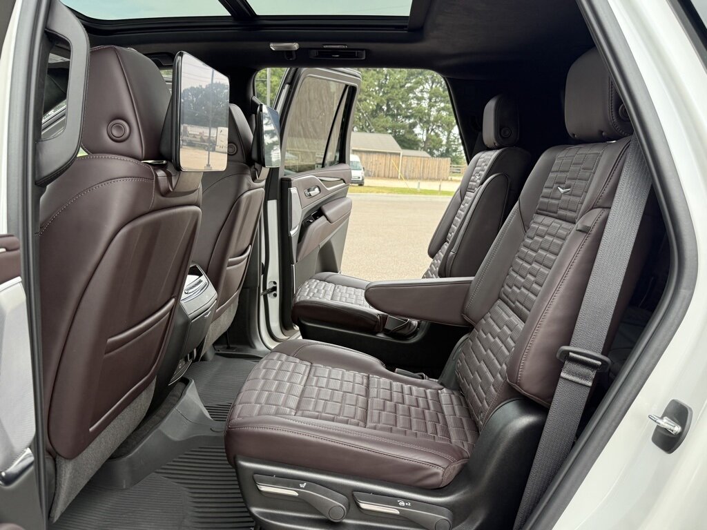 2024 Cadillac Escalade Sport Platinum   - Photo 35 - Martin, TN 38237