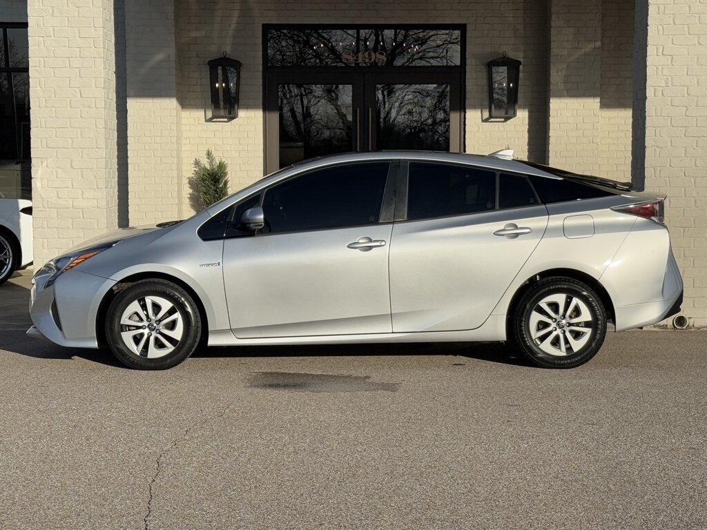 2016 Toyota Prius Three   - Photo 9 - Martin, TN 38237