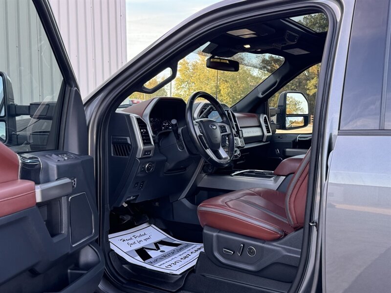 2022 Ford F-450 Super Duty Platinum DRW   - Photo 2 - Martin, TN 38237