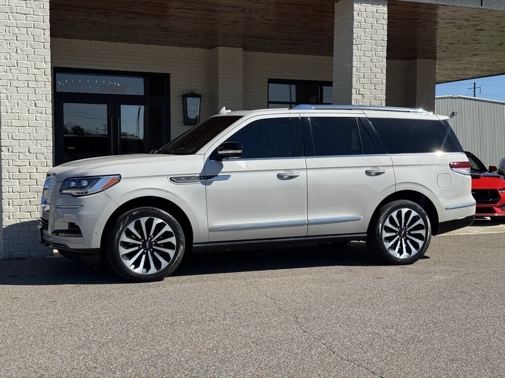 2024 Lincoln Navigator Reserve   - Photo 5 - Martin, TN 38237