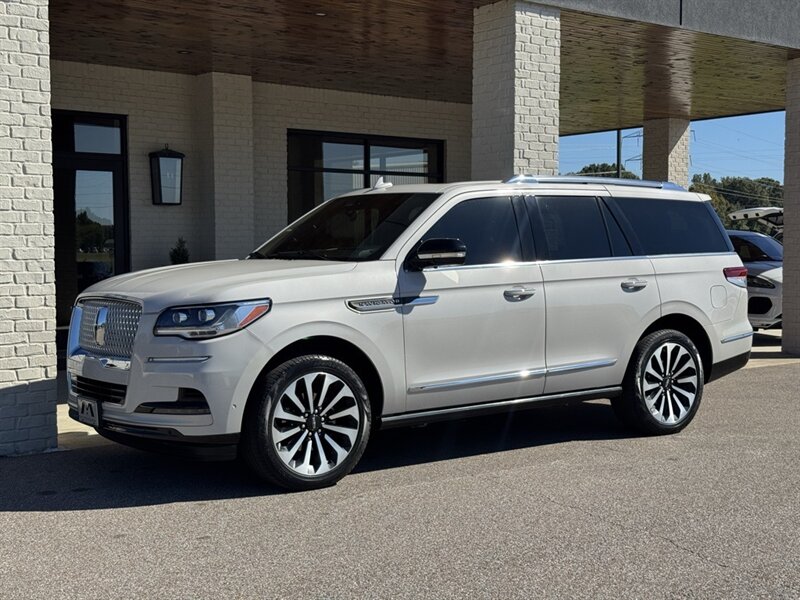 2024 Lincoln Navigator Reserve   - Photo 4 - Martin, TN 38237