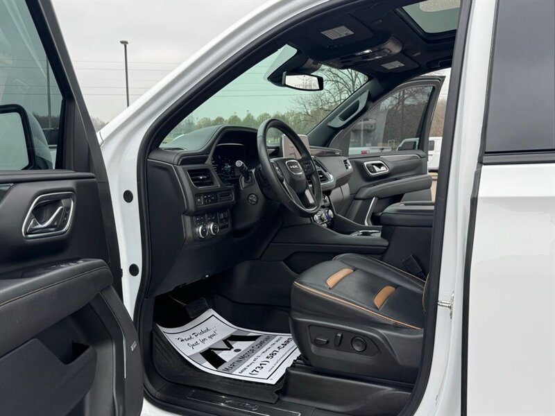 2023 GMC Yukon AT4   - Photo 2 - Martin, TN 38237